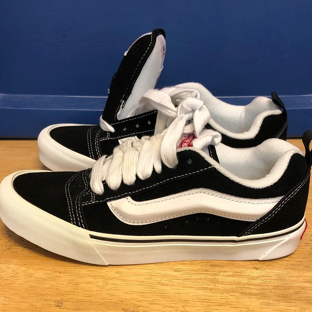 Vans Black & White Old Skool Men’s Sz 6.5 Women’s Sz 8